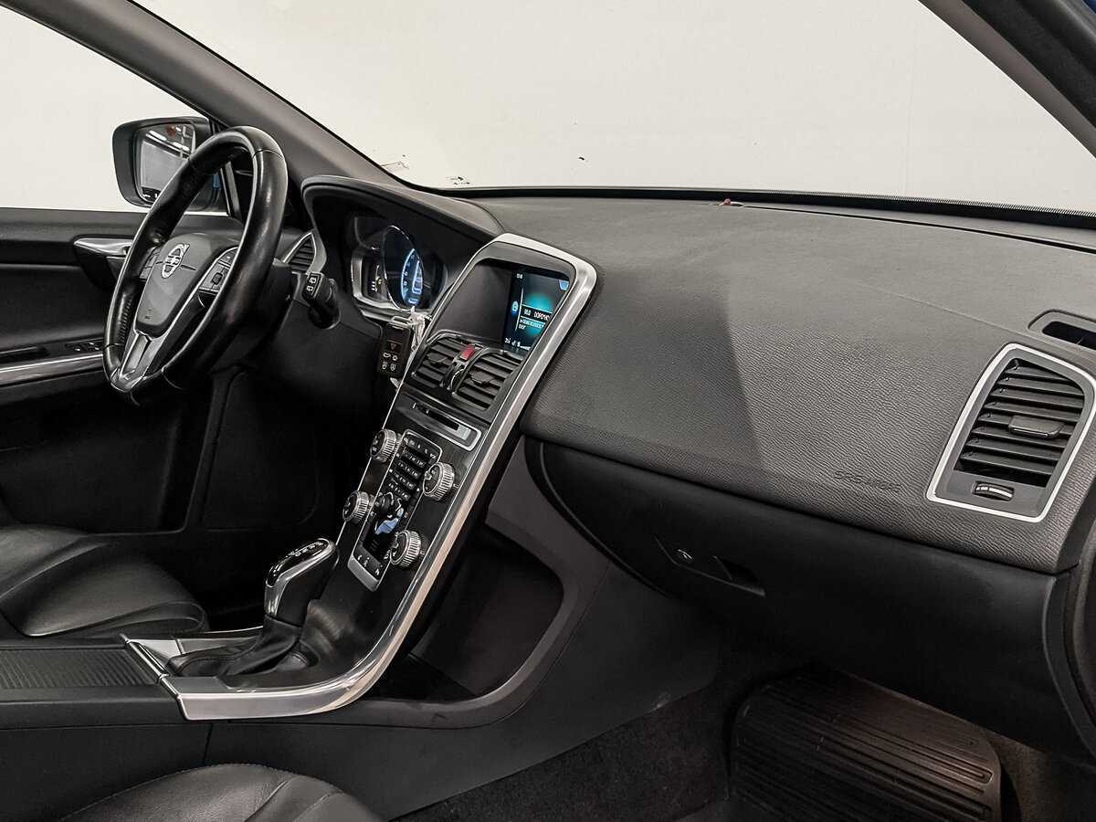 Б/У Вольво ИксЦ60 2015 года. Фото: #12