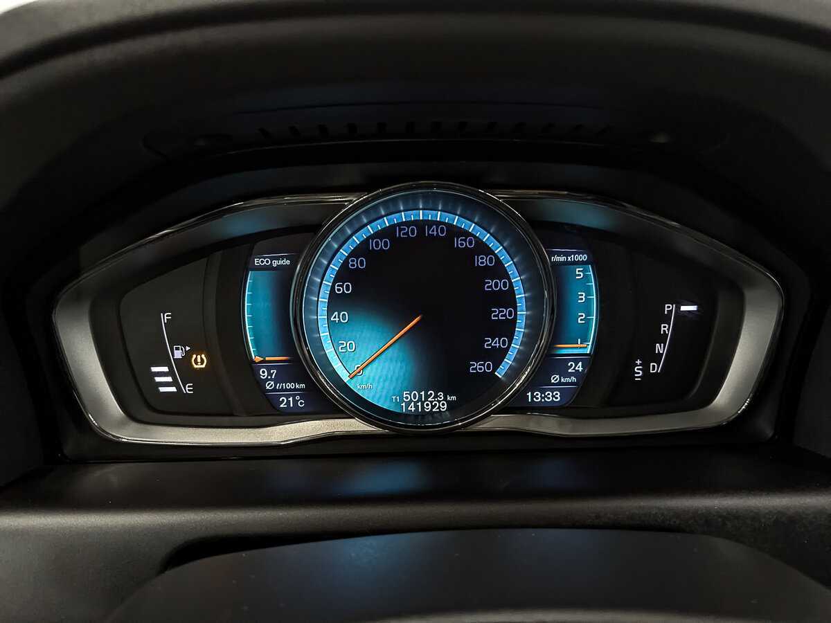 Б/У Вольво ИксЦ60 2015 года. Фото: #15