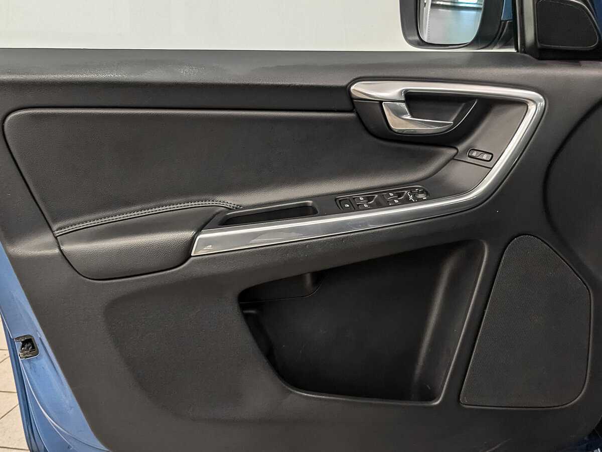 Б/У Вольво ИксЦ60 2015 года. Фото: #18