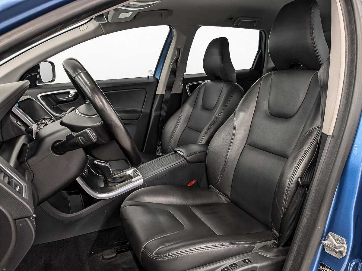 Б/У Вольво ИксЦ60 2015 года. Фото: #19