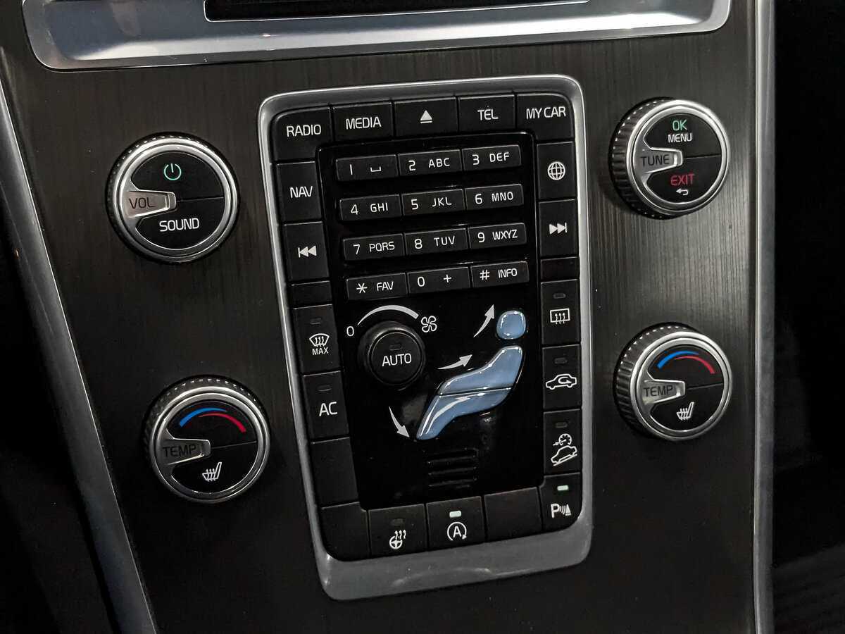 Б/У Вольво ИксЦ60 2015 года. Фото: #20