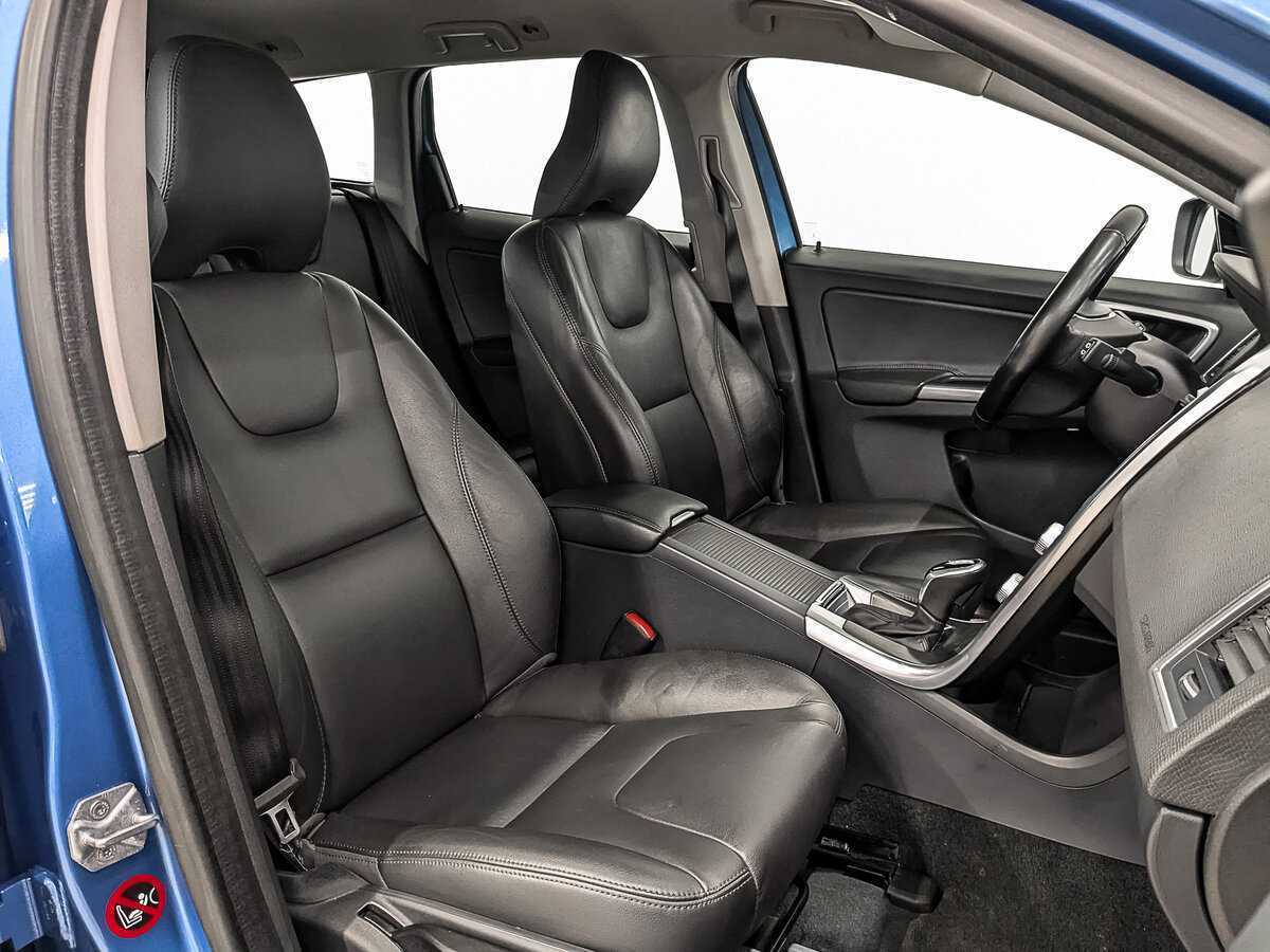 Б/У Вольво ИксЦ60 2015 года. Фото: #23