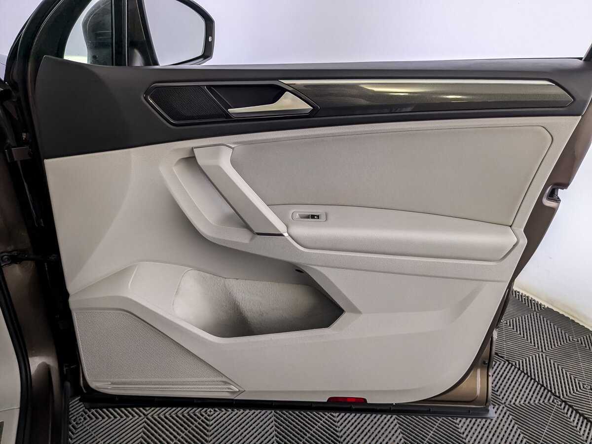 Б/У Фольксваген Тигуан 2017 года. Фото: #23