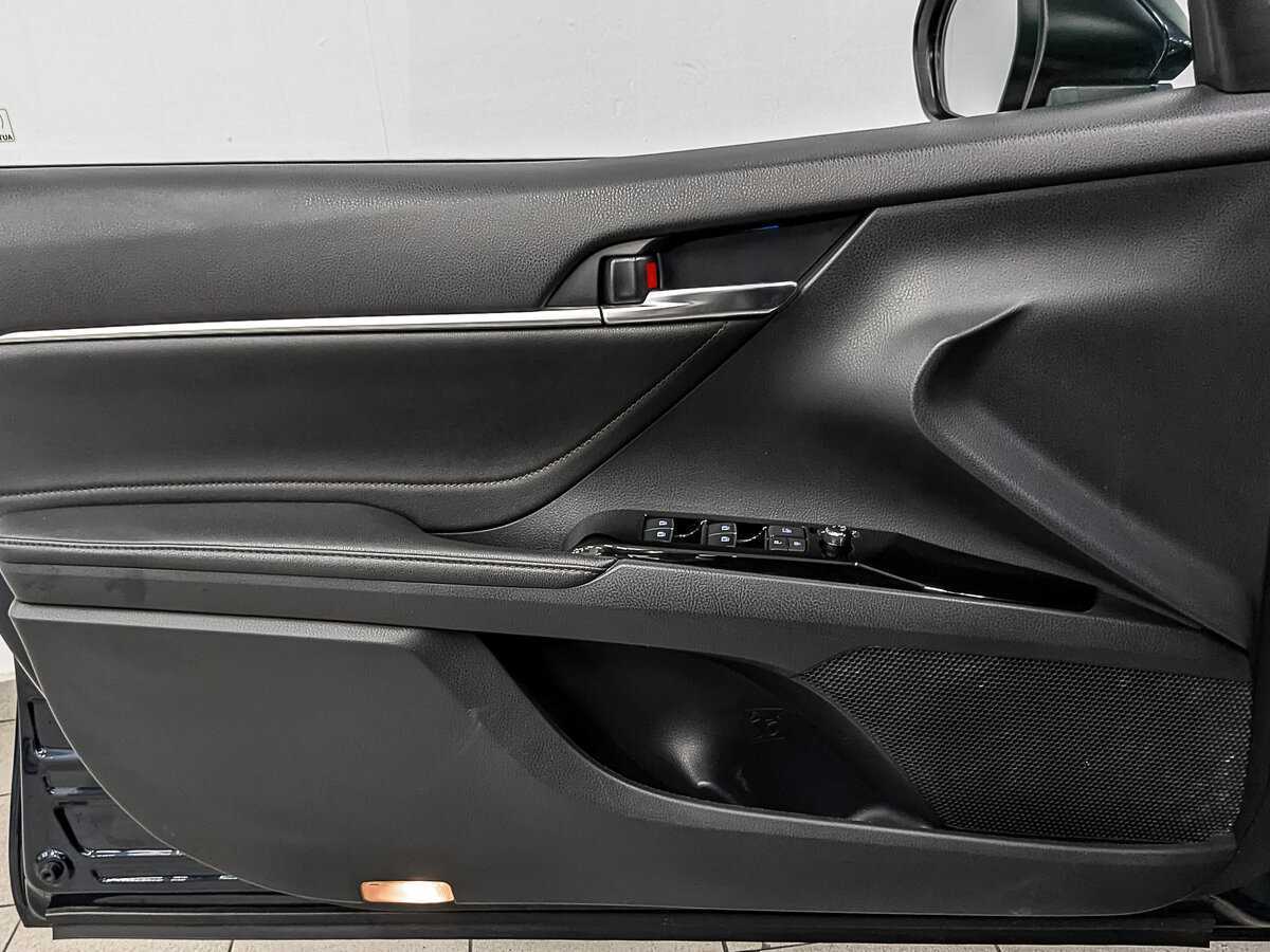 Б/У Тойота Камри 2018 года. Фото: #18