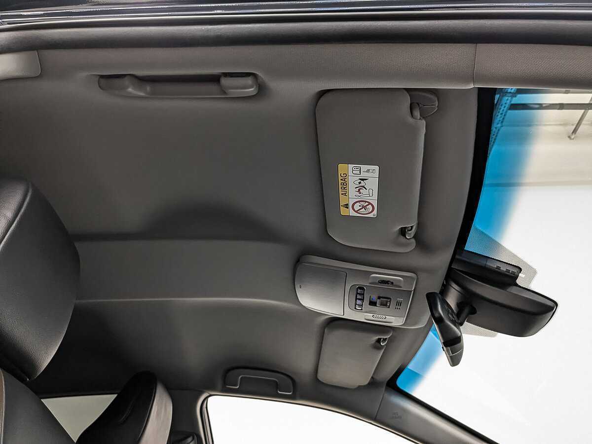 Б/У Тойота Камри 2018 года. Фото: #22