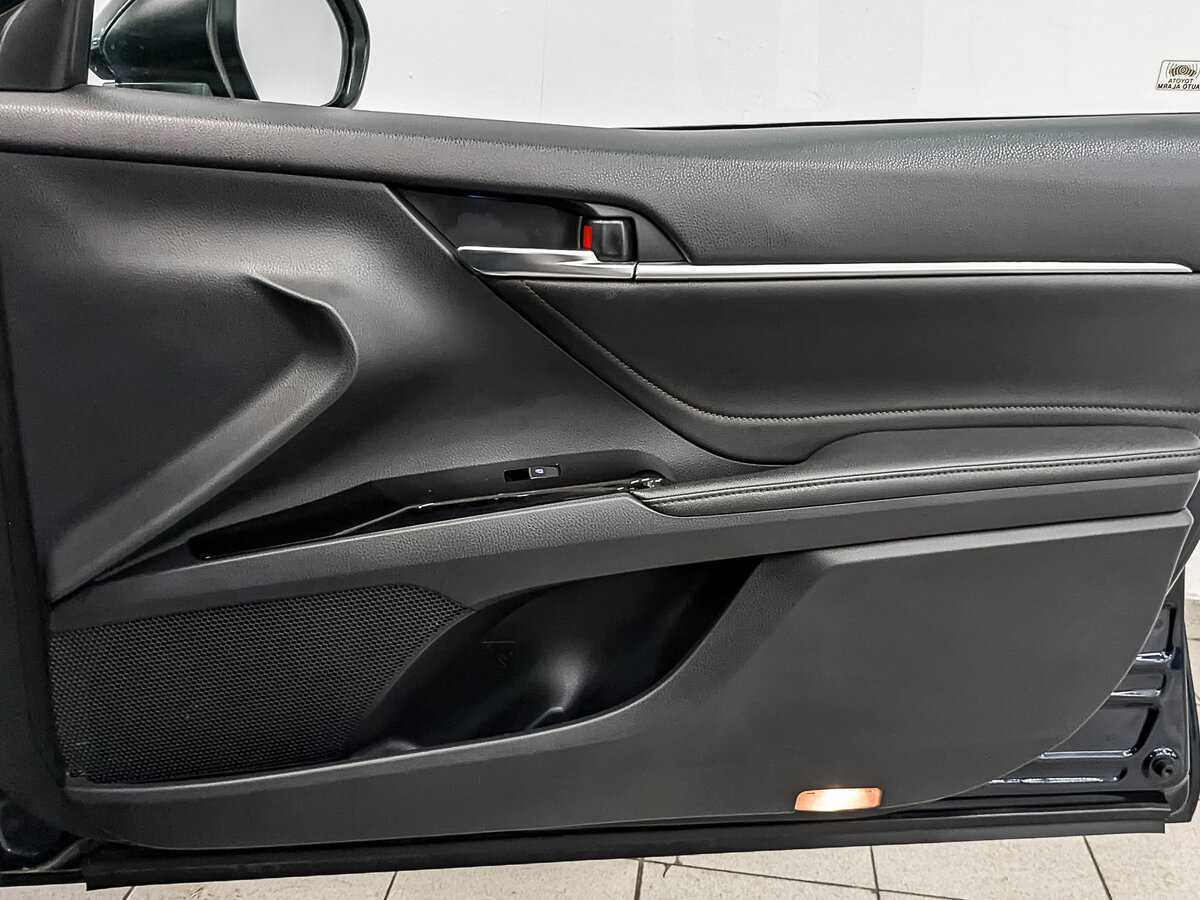 Б/У Тойота Камри 2018 года. Фото: #24