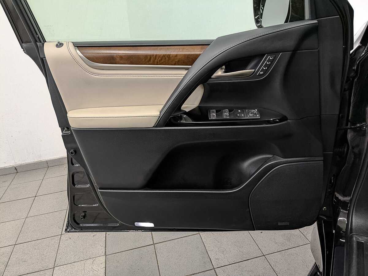 Б/У Лексус Л-Икс 2018 года. Фото: #18