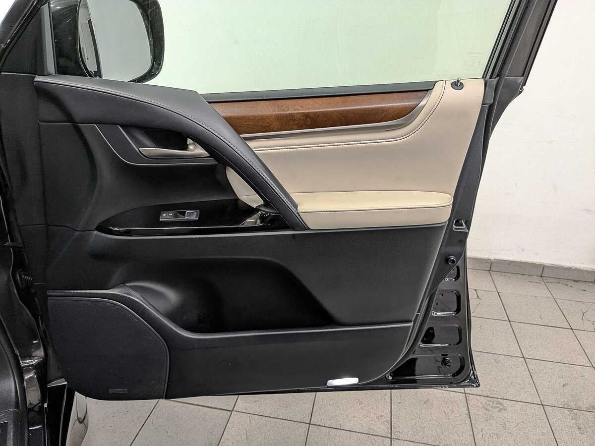 Б/У Лексус Л-Икс 2018 года. Фото: #24