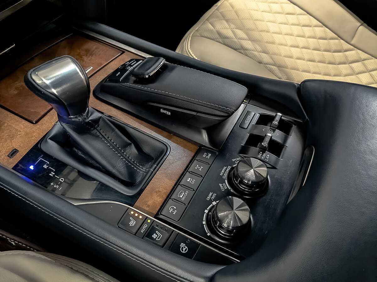 Б/У Лексус Л-Икс 2018 года. Фото: #25