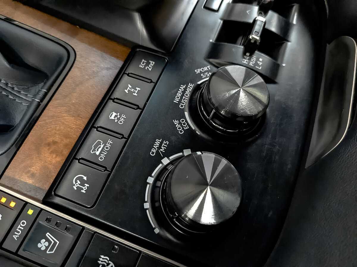 Б/У Лексус Л-Икс 2018 года. Фото: #26