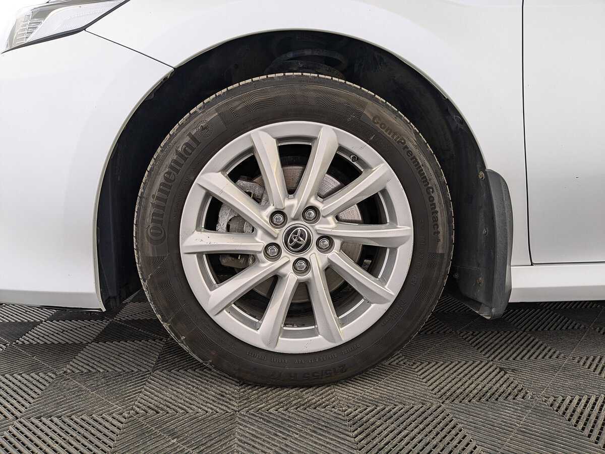 Б/У Тойота Камри 2021 года. Фото: #11