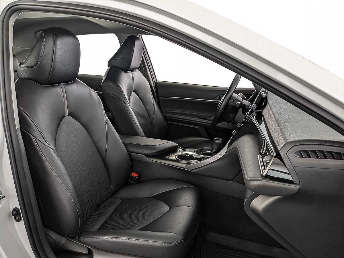 Б/У Тойота Камри 2021 года. Фото: #23