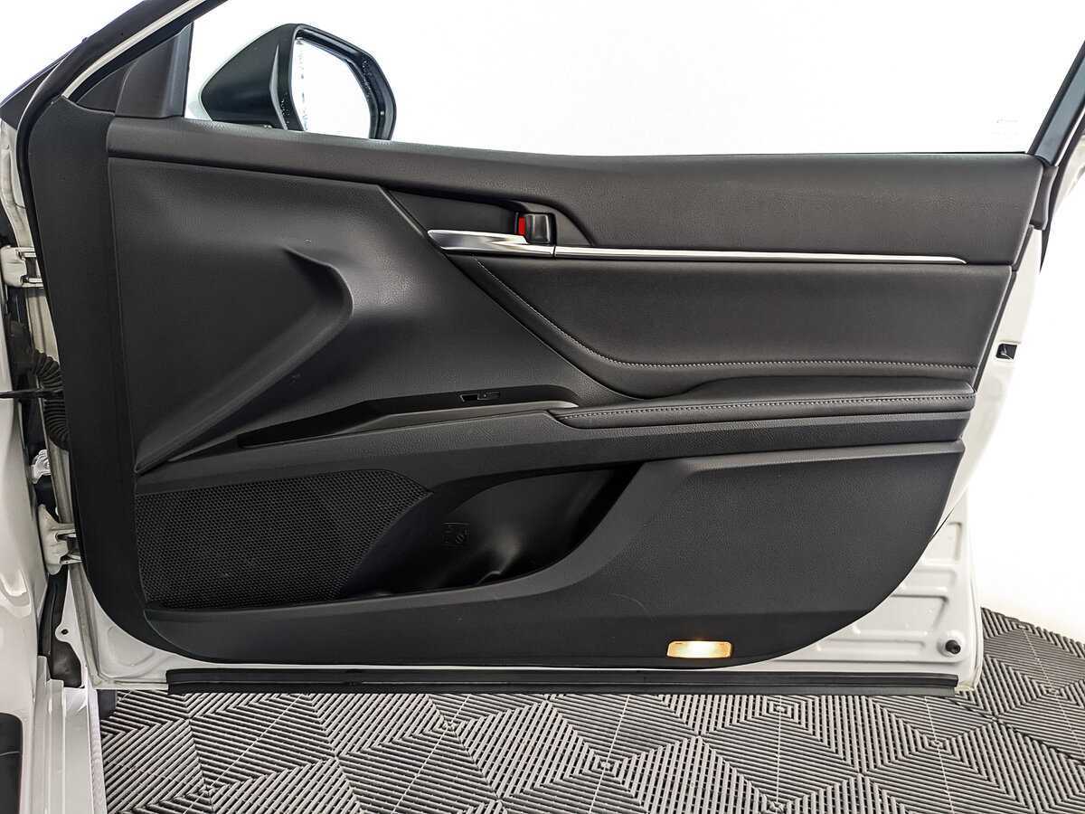 Б/У Тойота Камри 2021 года. Фото: #24