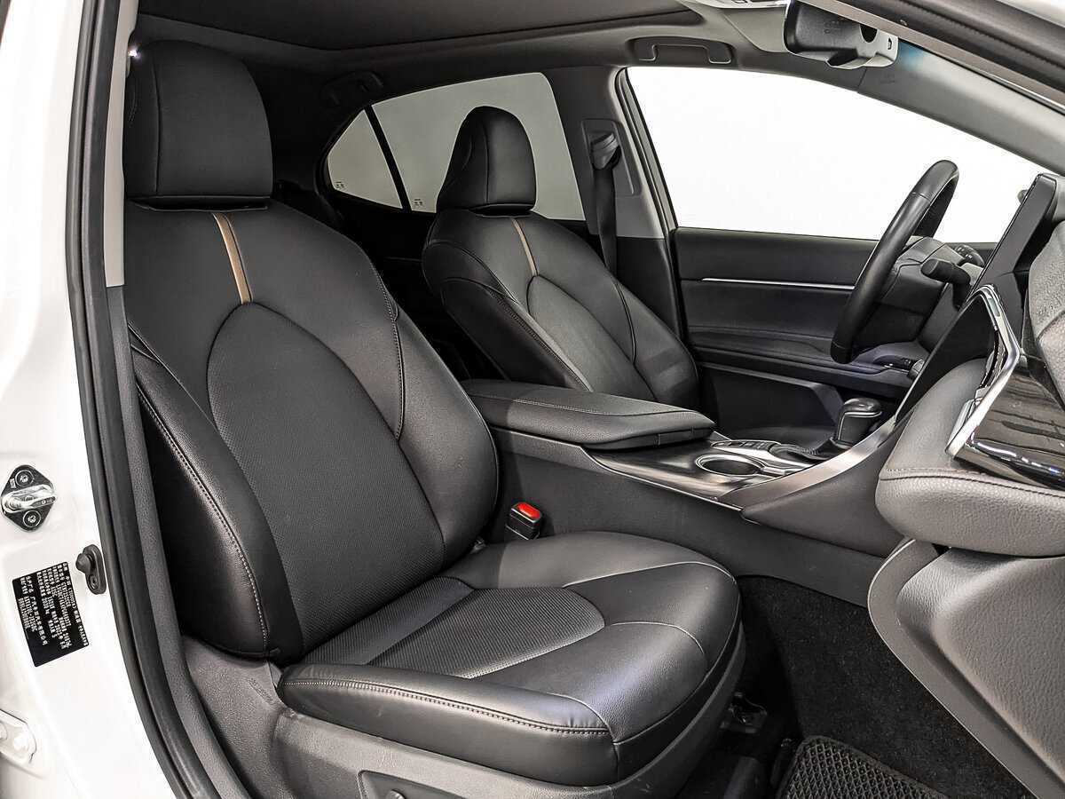 Б/У Тойота Камри 2023 года. Фото: #23