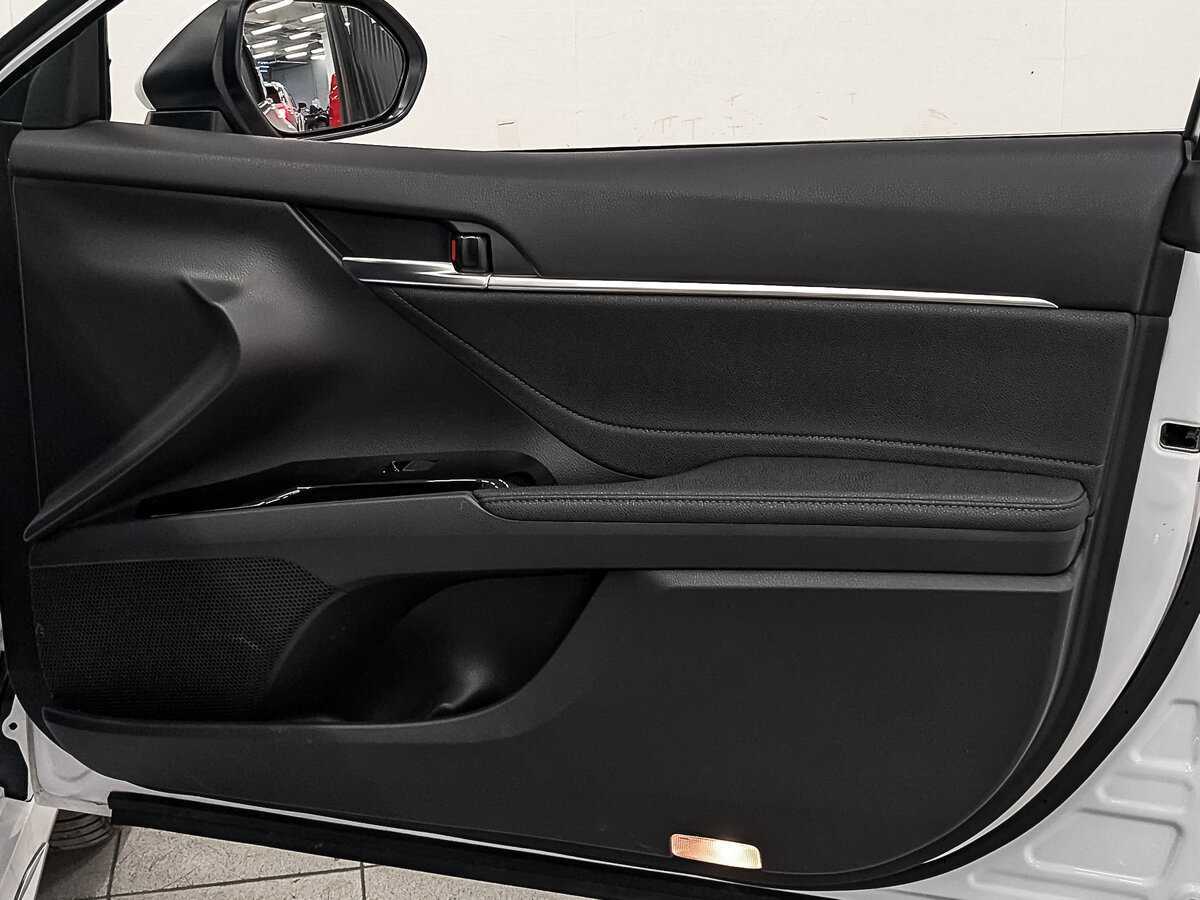 Б/У Тойота Камри 2023 года. Фото: #24