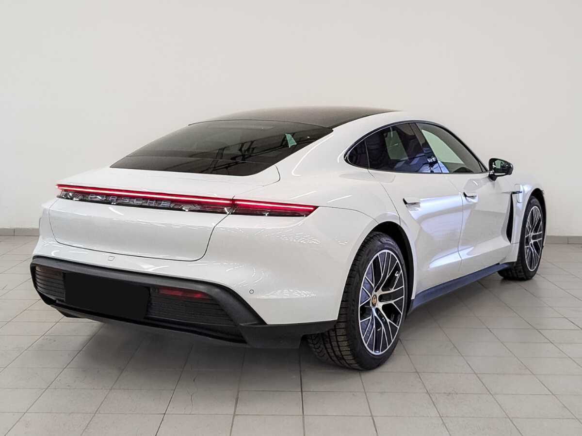 Б/У Порш Taycan 2021 года. Фото: #4