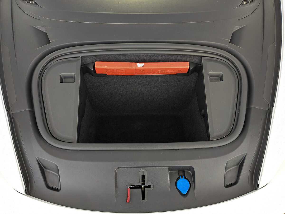 Б/У Порш Taycan 2021 года. Фото: #8