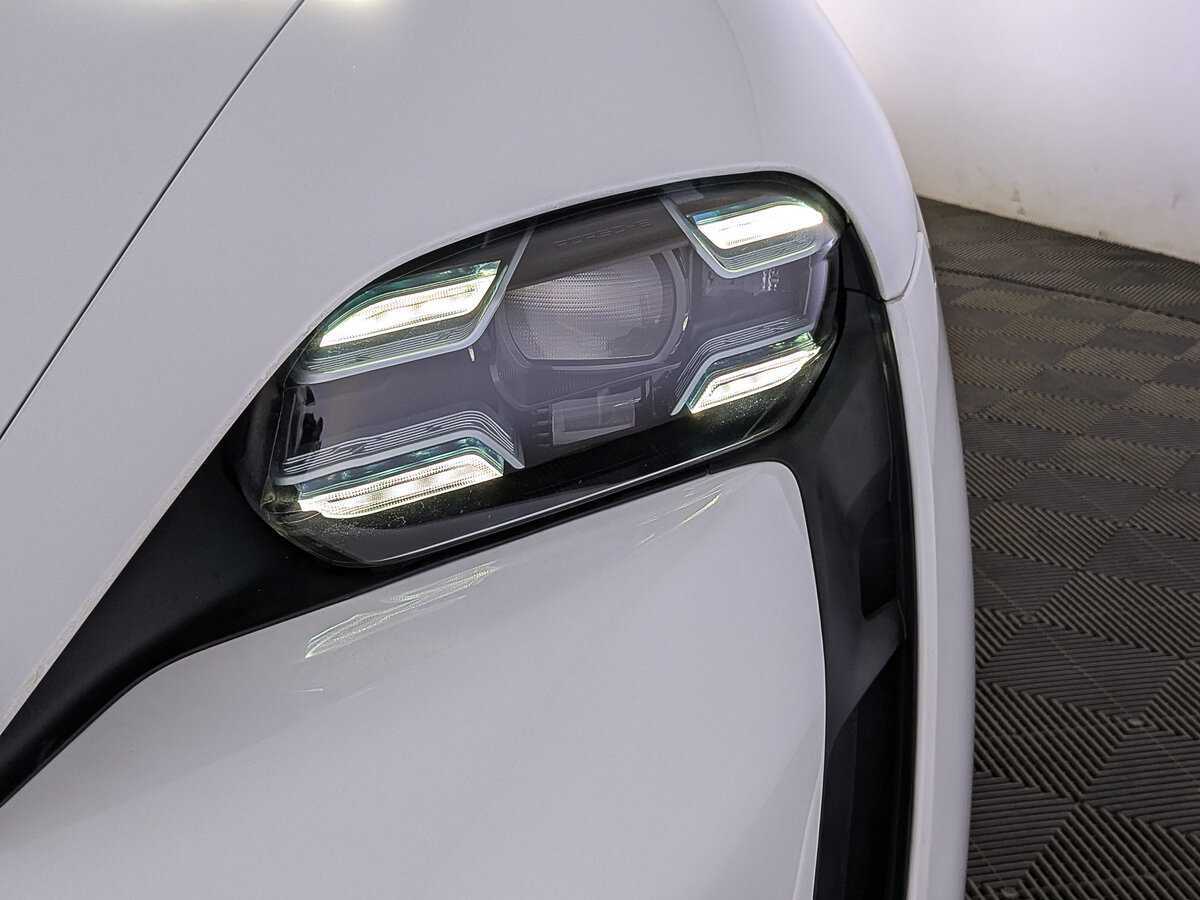 Б/У Порш Taycan 2021 года. Фото: #10