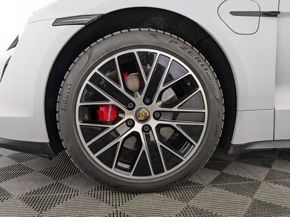 Б/У Порш Taycan 2021 года. Фото: #11