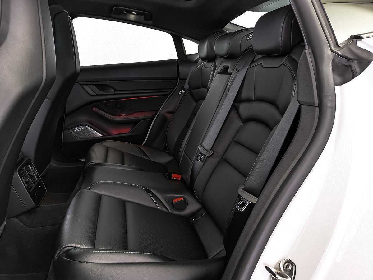 Б/У Порш Taycan 2021 года. Фото: #17