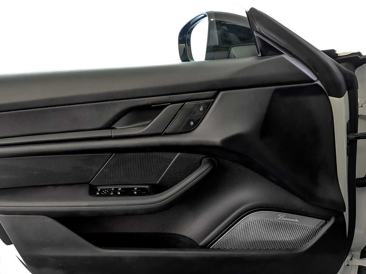 Б/У Порш Taycan 2021 года. Фото: #18