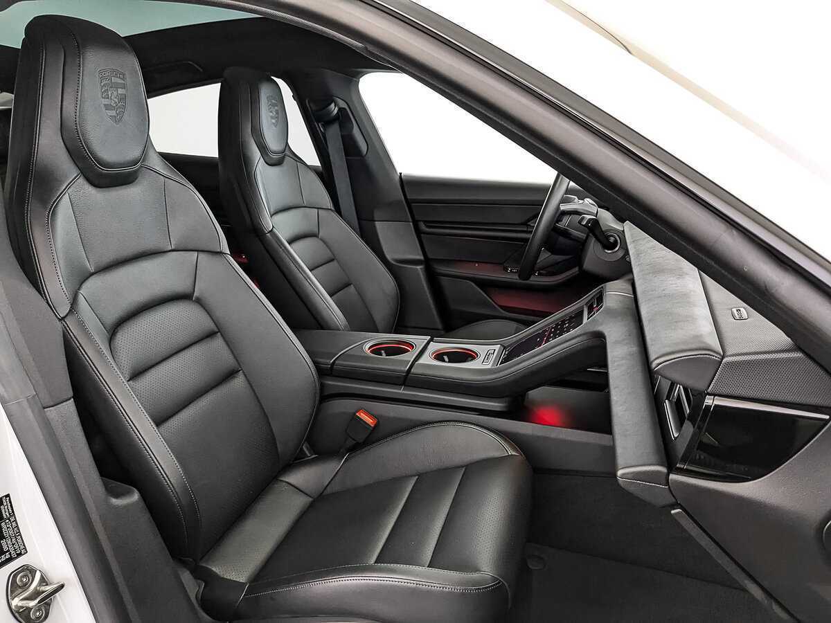 Б/У Порш Taycan 2021 года. Фото: #23