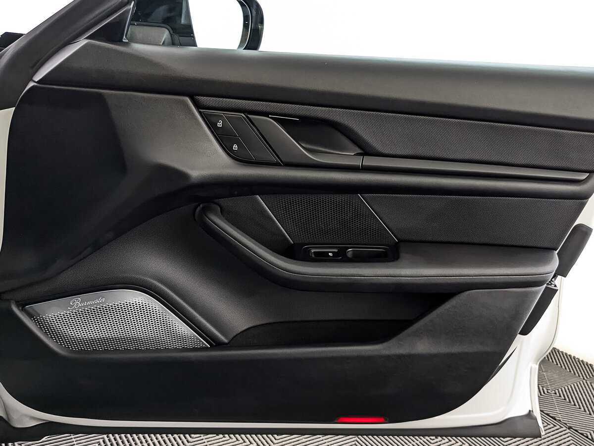 Б/У Порш Taycan 2021 года. Фото: #24