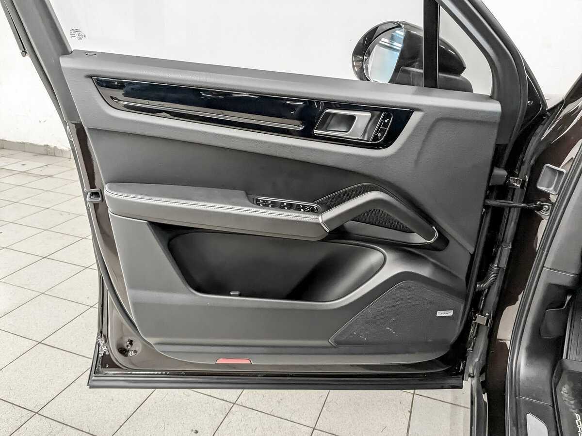 Б/У Порш Кайен 2018 года. Фото: #18