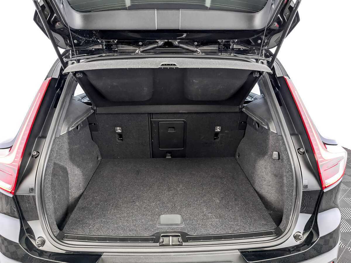 Б/У Вольво ИксЦ40 2021 года. Фото: #9