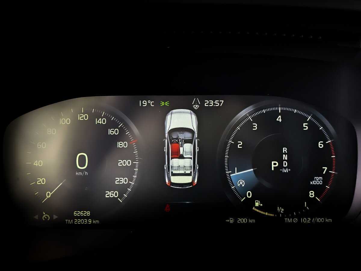 Б/У Вольво ИксЦ40 2021 года. Фото: #12