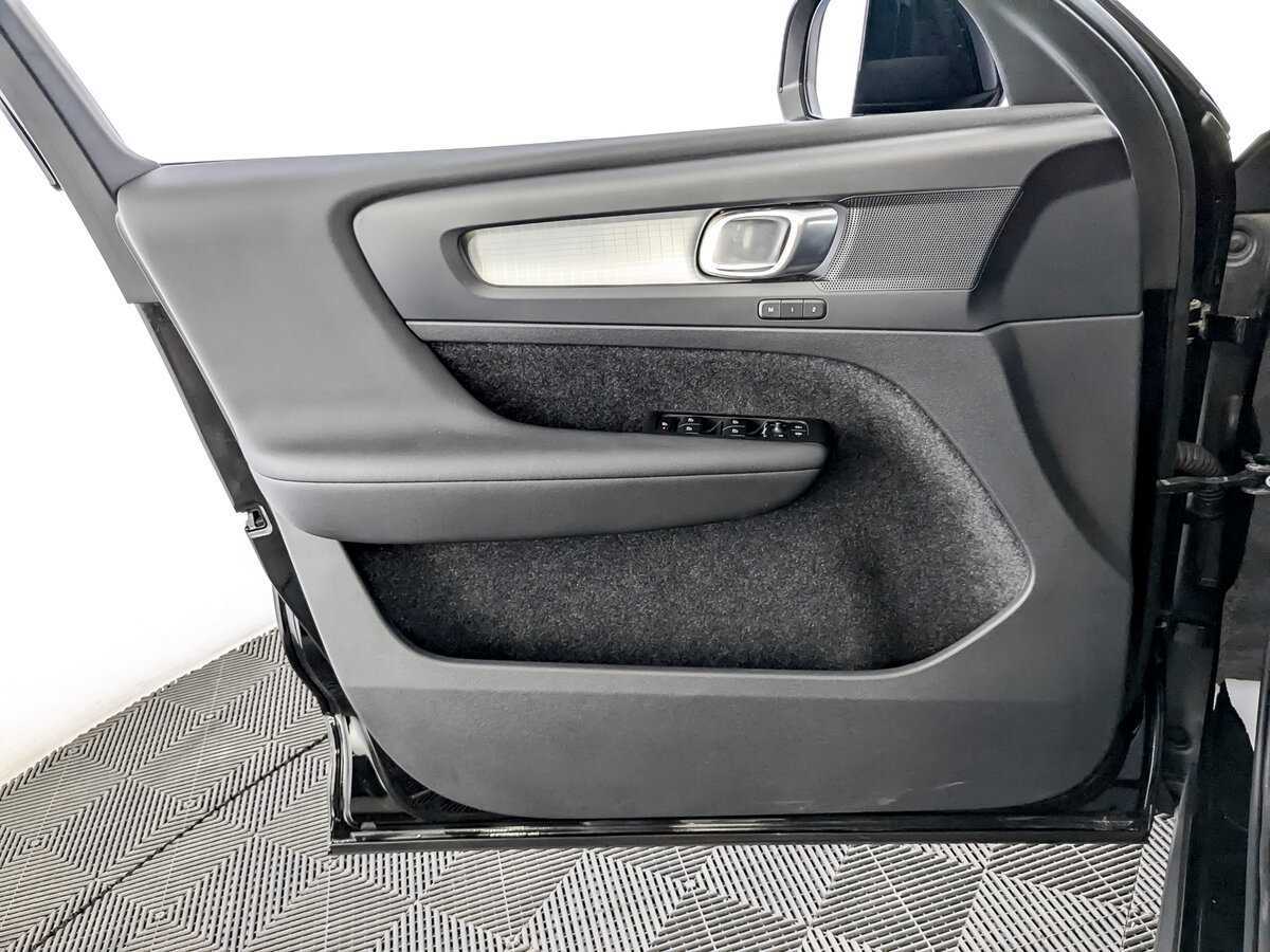 Б/У Вольво ИксЦ40 2021 года. Фото: #18