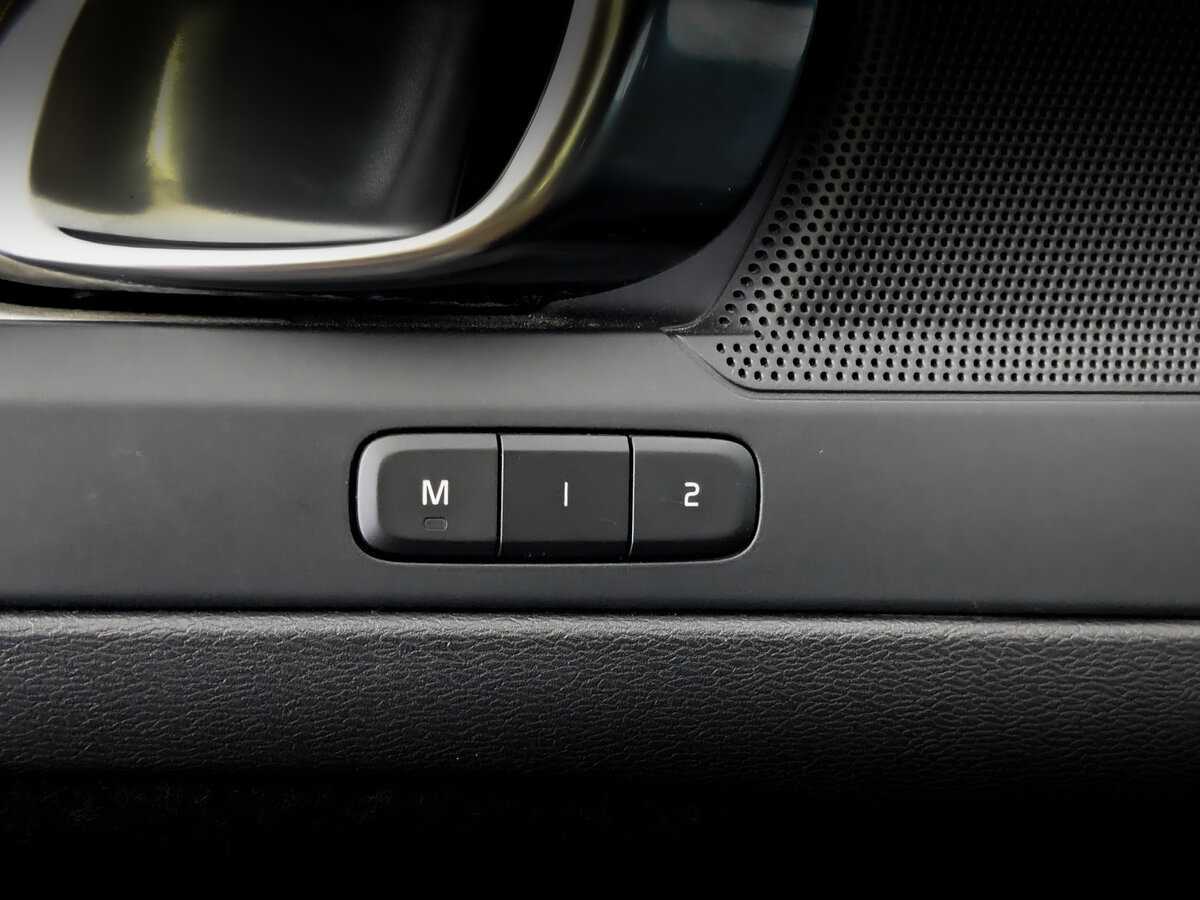 Б/У Вольво ИксЦ40 2021 года. Фото: #21