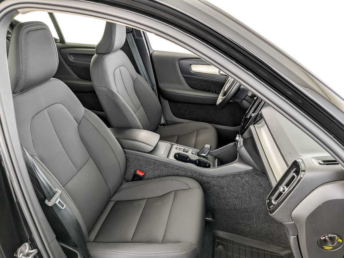 Б/У Вольво ИксЦ40 2021 года. Фото: #23