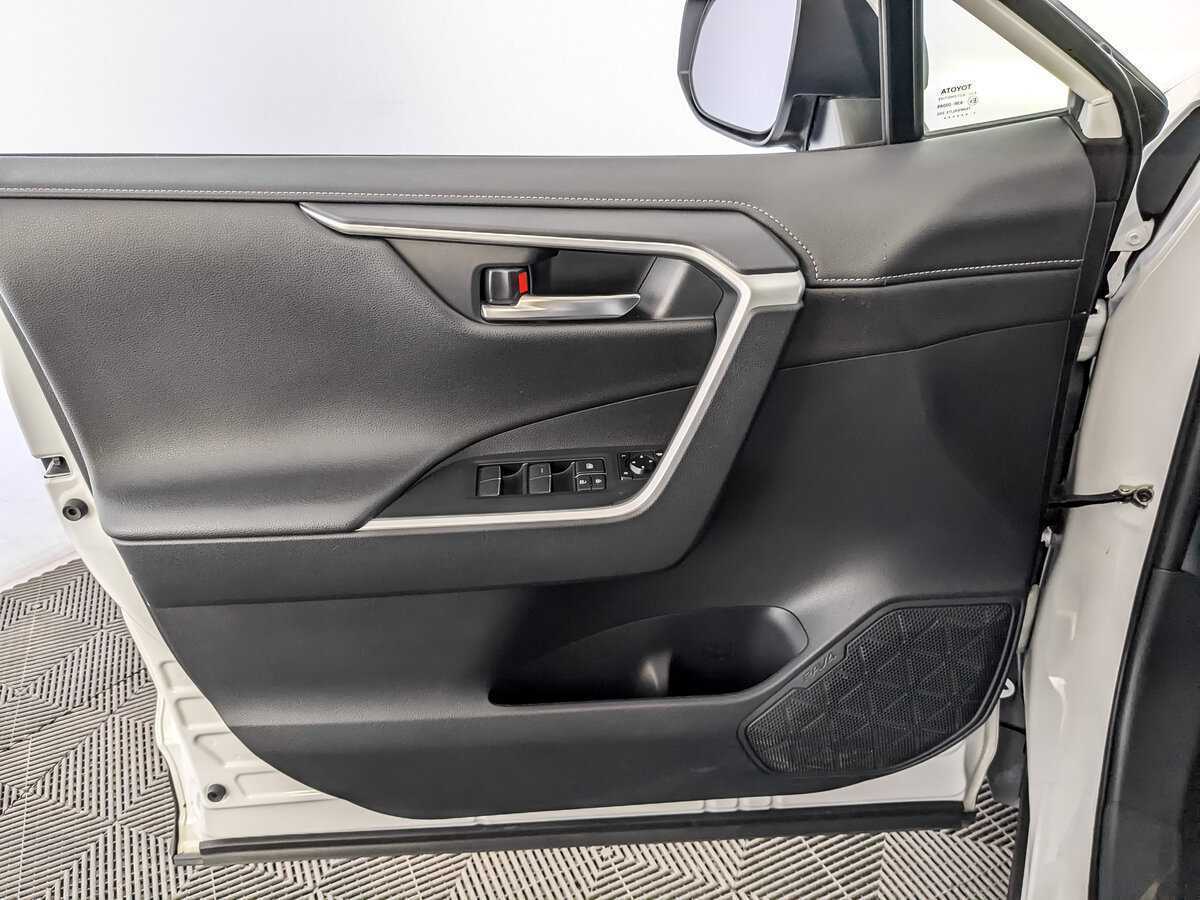 Б/У Тойота Рав4 2021 года. Фото: #18