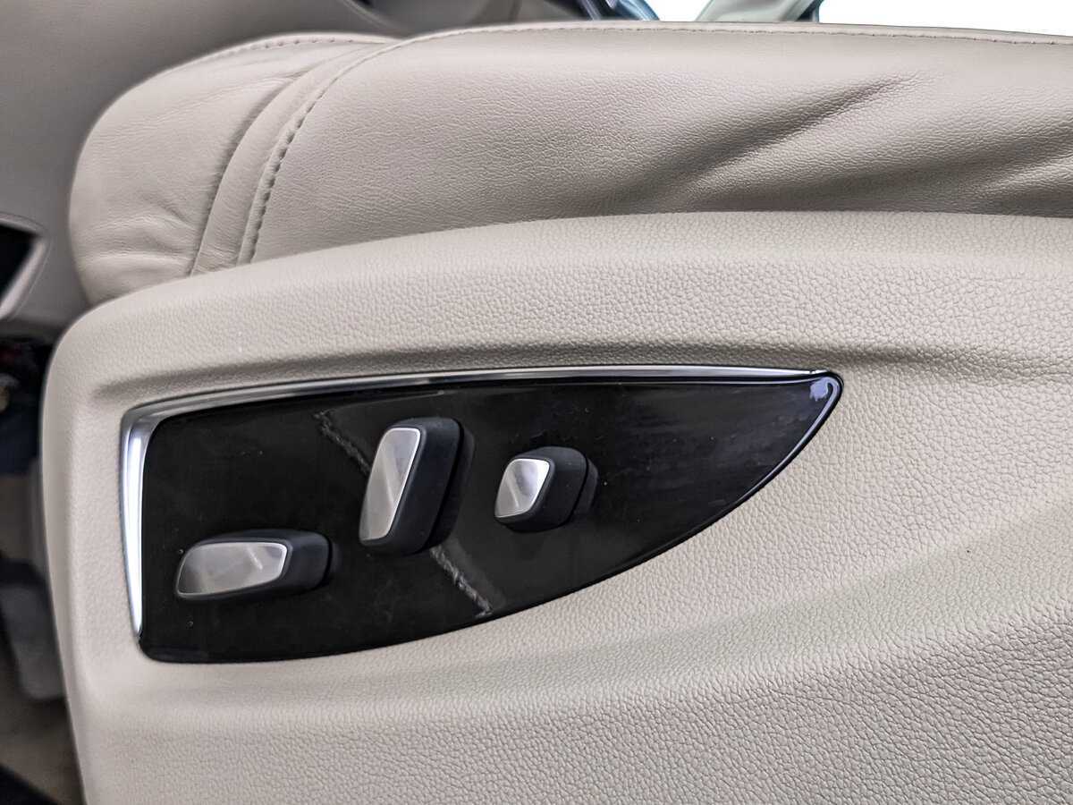 Б/У Кадиллак Эскалэйд 2018 года. Фото: #27