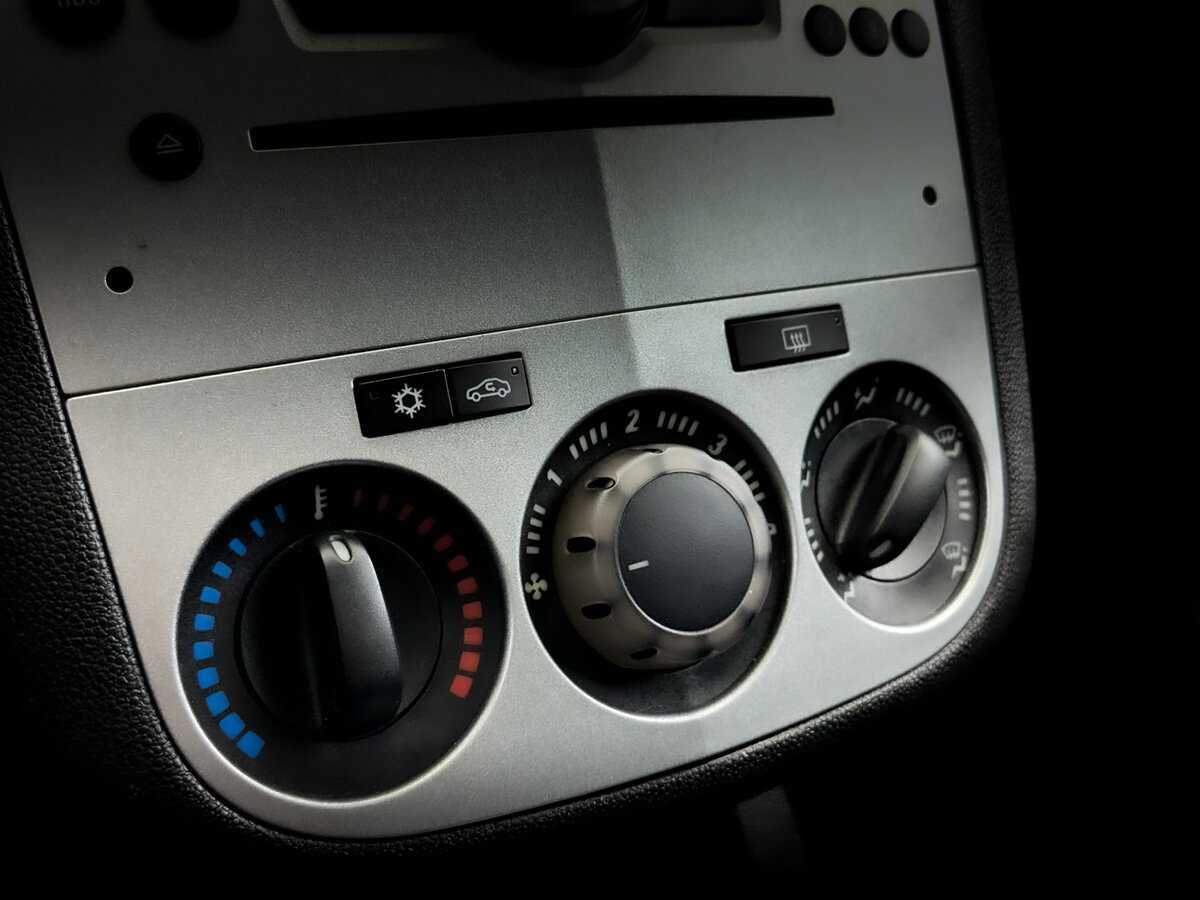 Б/У Опель Корса 2013 года. Фото: #24