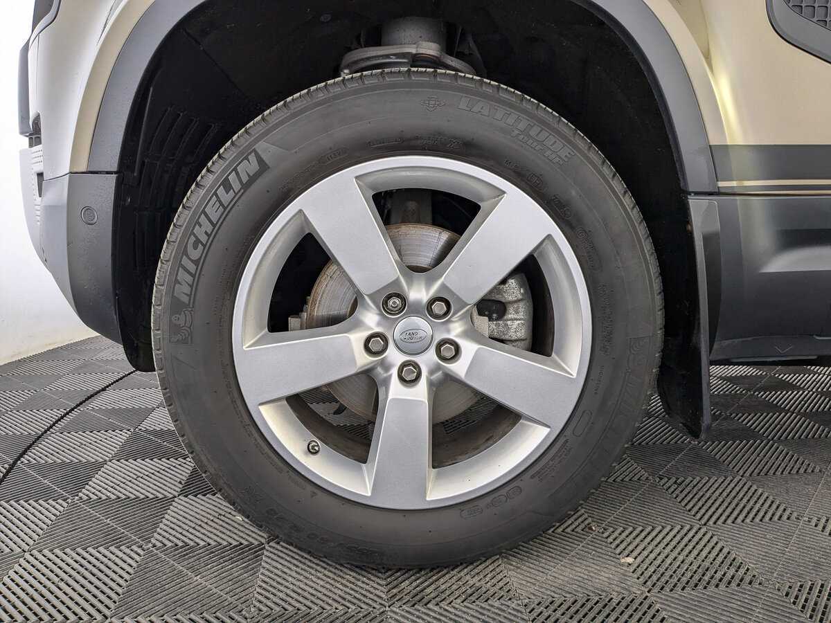 Б/У Лэнд Ровер Дефендер 2021 года. Фото: #11