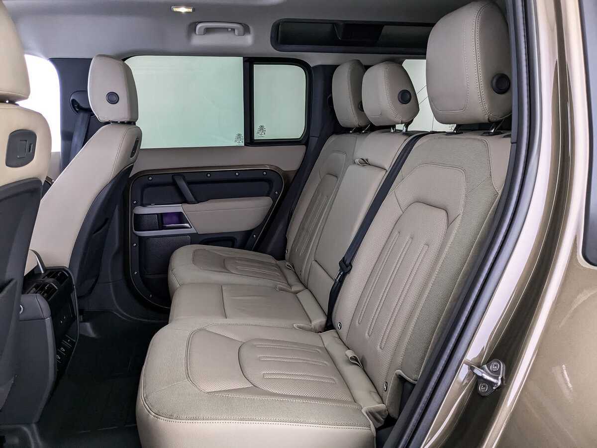 Б/У Лэнд Ровер Дефендер 2021 года. Фото: #17