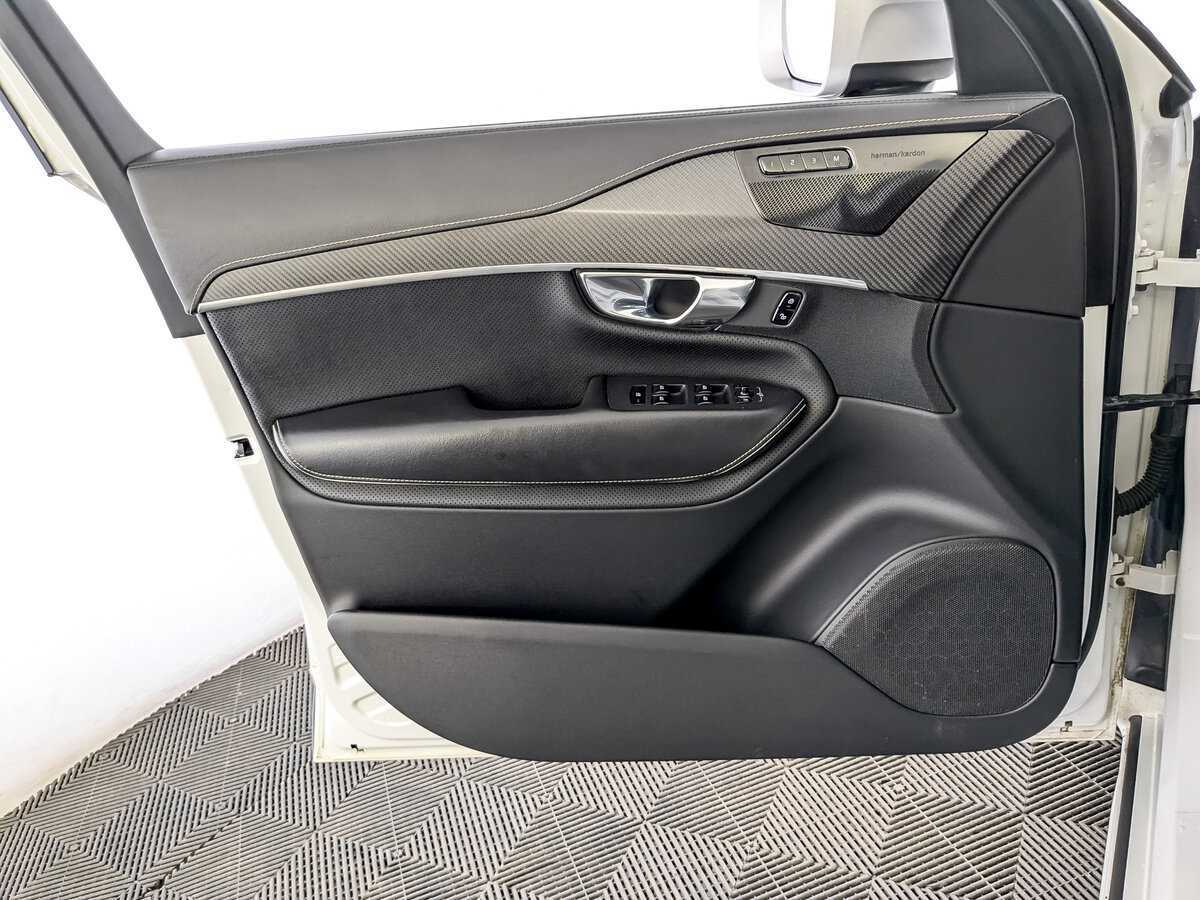 Б/У Вольво ИксЦ90 2018 года. Фото: #18