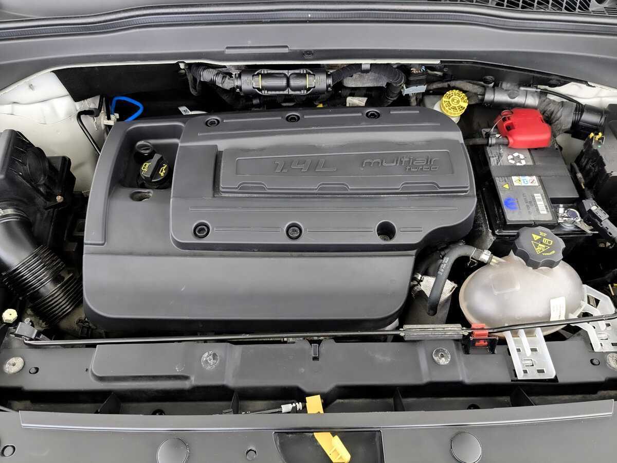 Б/У Джип Ренеджейд 2019 года. Фото: #8