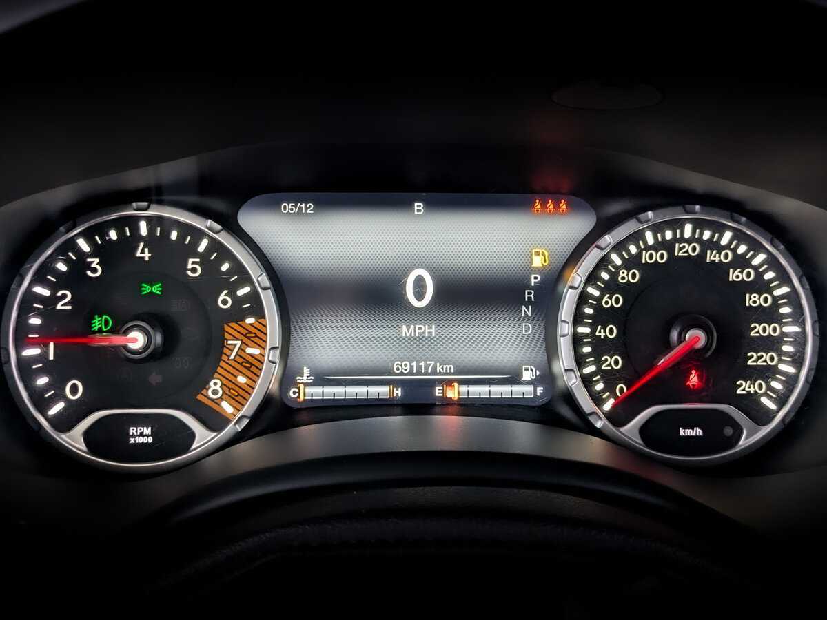 Б/У Джип Ренеджейд 2019 года. Фото: #12