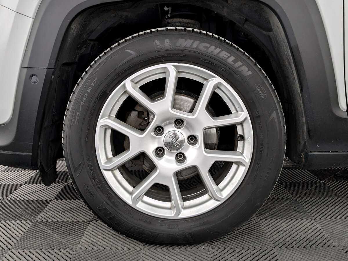 Б/У Джип Ренеджейд 2019 года. Фото: #17