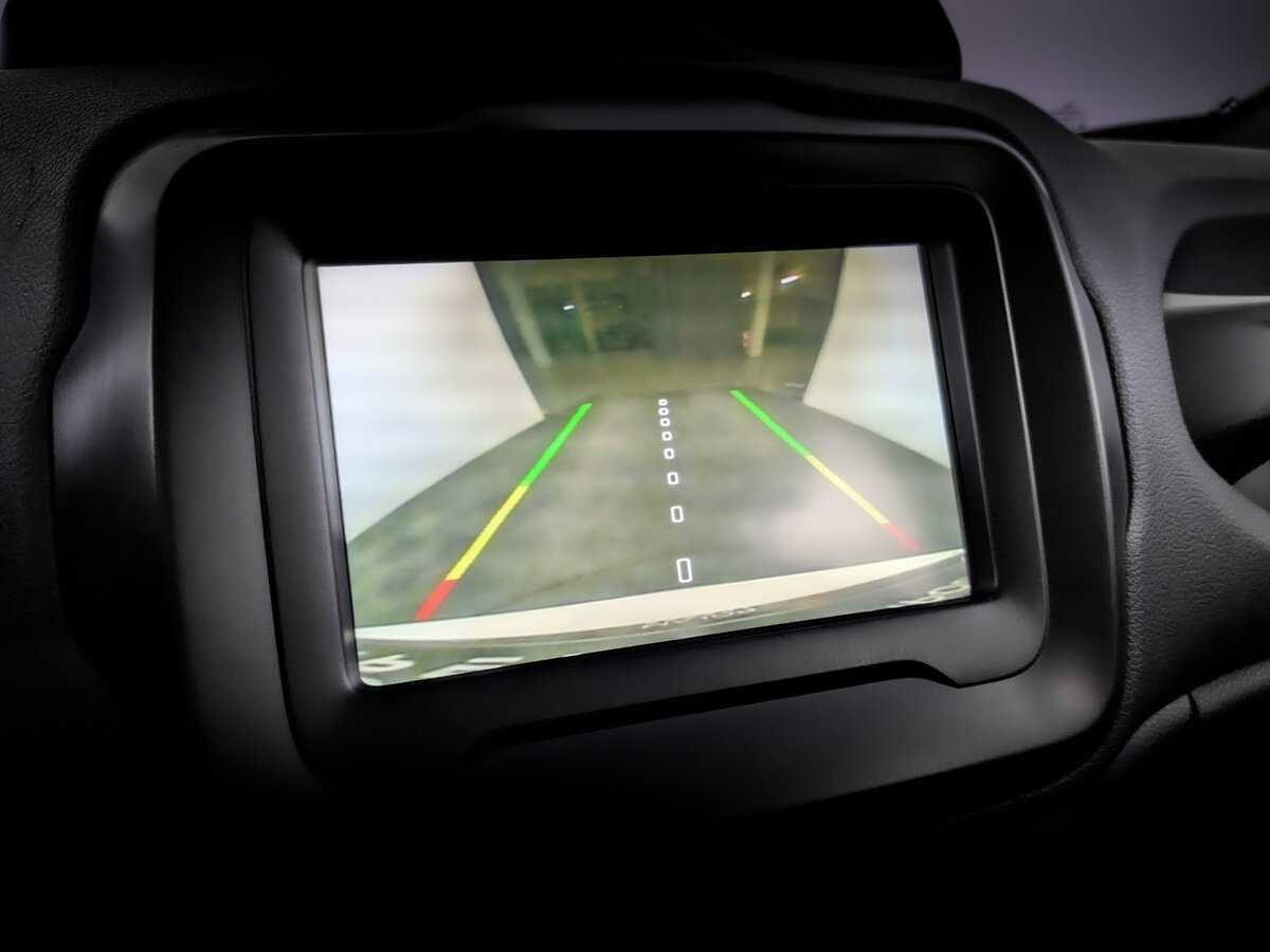 Б/У Джип Ренеджейд 2019 года. Фото: #22