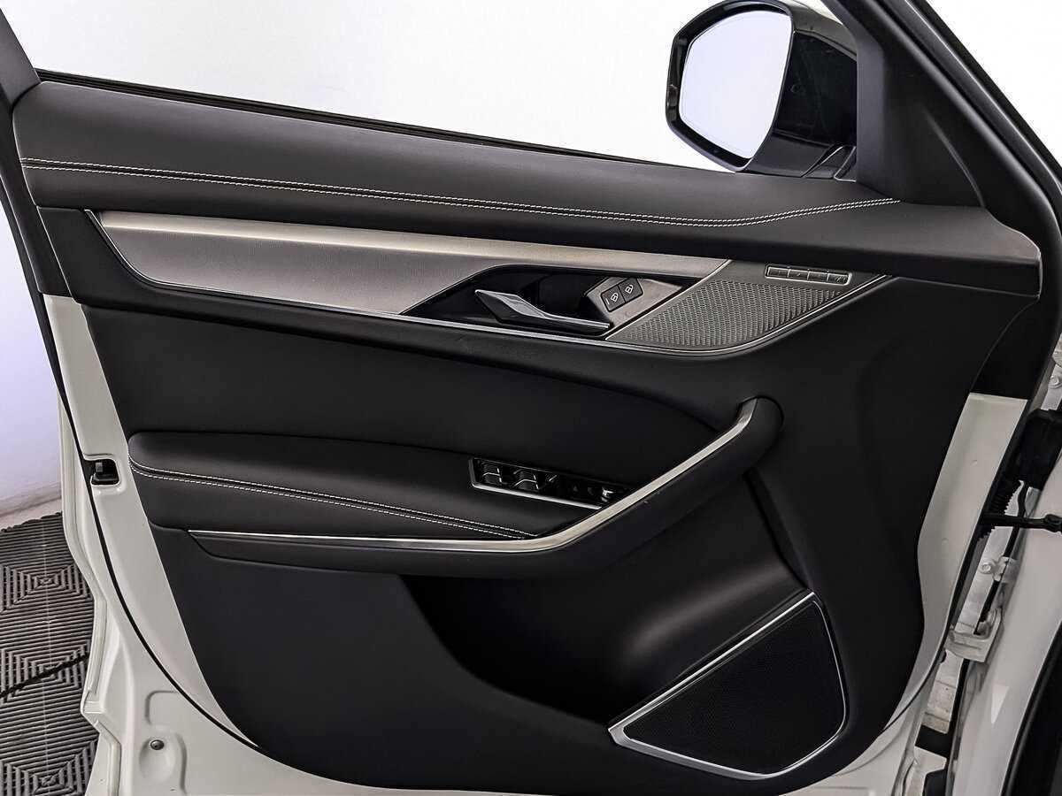 Б/У Ягуар Ф-Пэйс 2022 года. Фото: #18