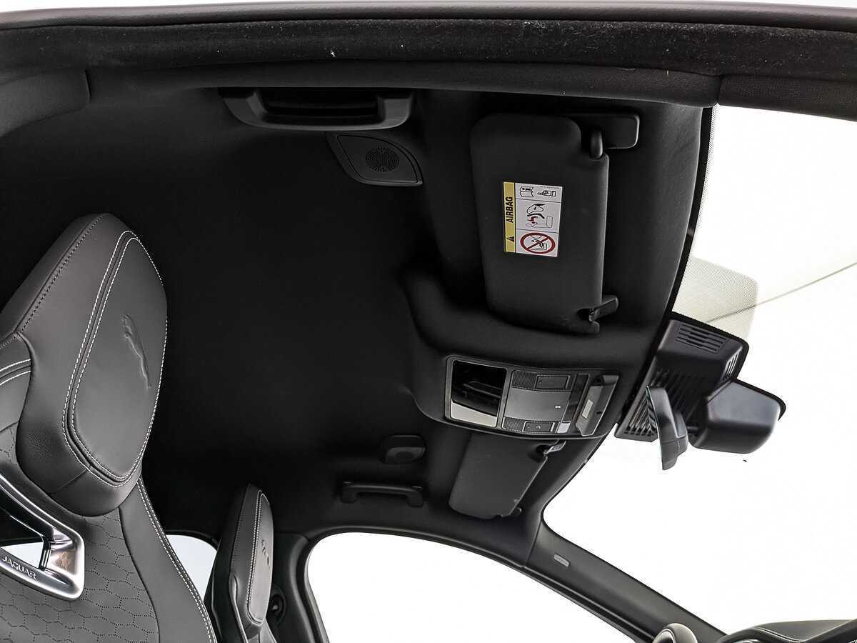 Б/У Ягуар Ф-Пэйс 2022 года. Фото: #21