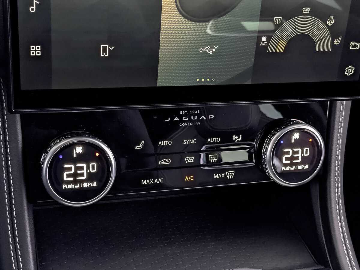 Б/У Ягуар Ф-Пэйс 2022 года. Фото: #25