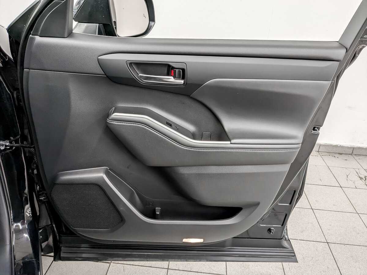 Б/У Тойота Хайлэндер 2021 года. Фото: #24