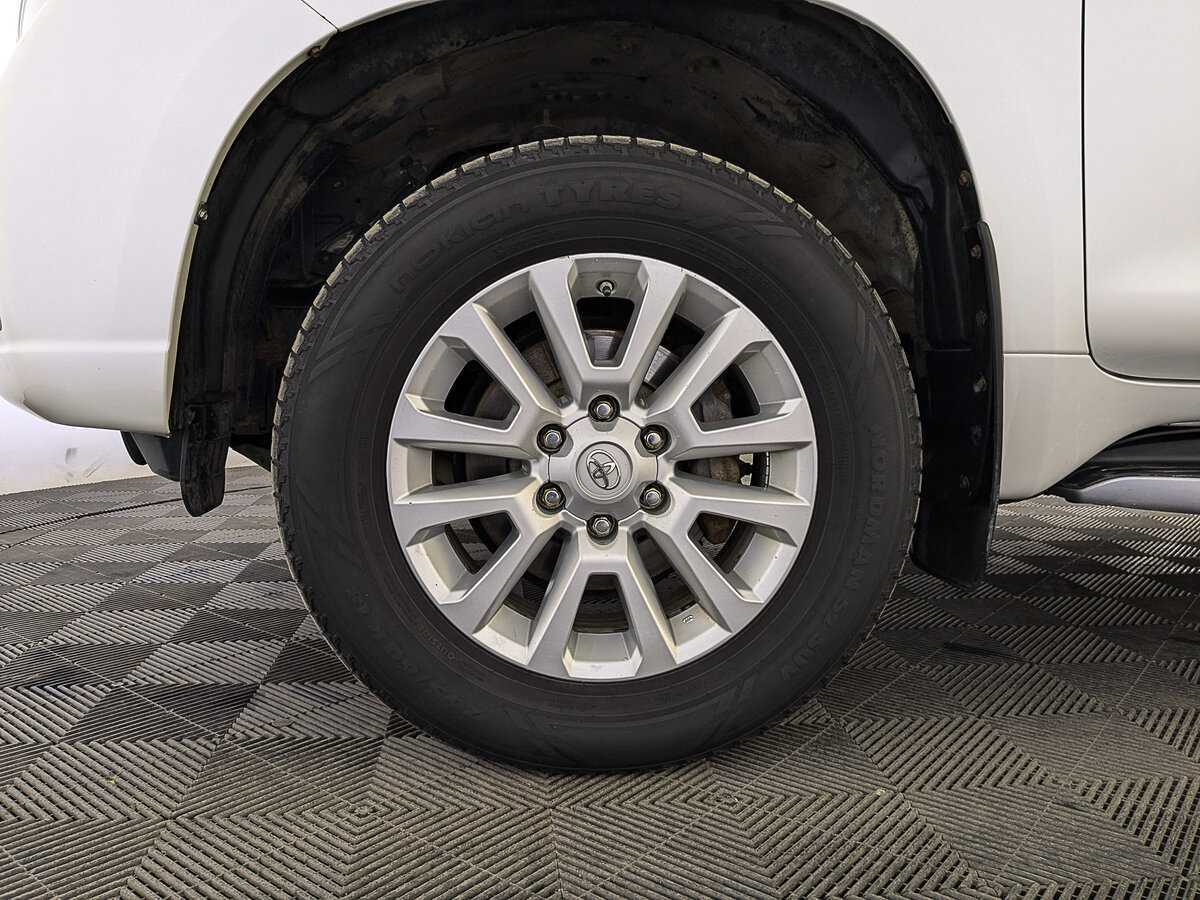 Б/У Тойота Лэнд Крузер Прадо 2017 года. Фото: #11