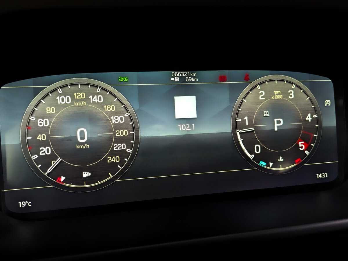 Б/У Лэнд Ровер Дефендер 2021 года. Фото: #12