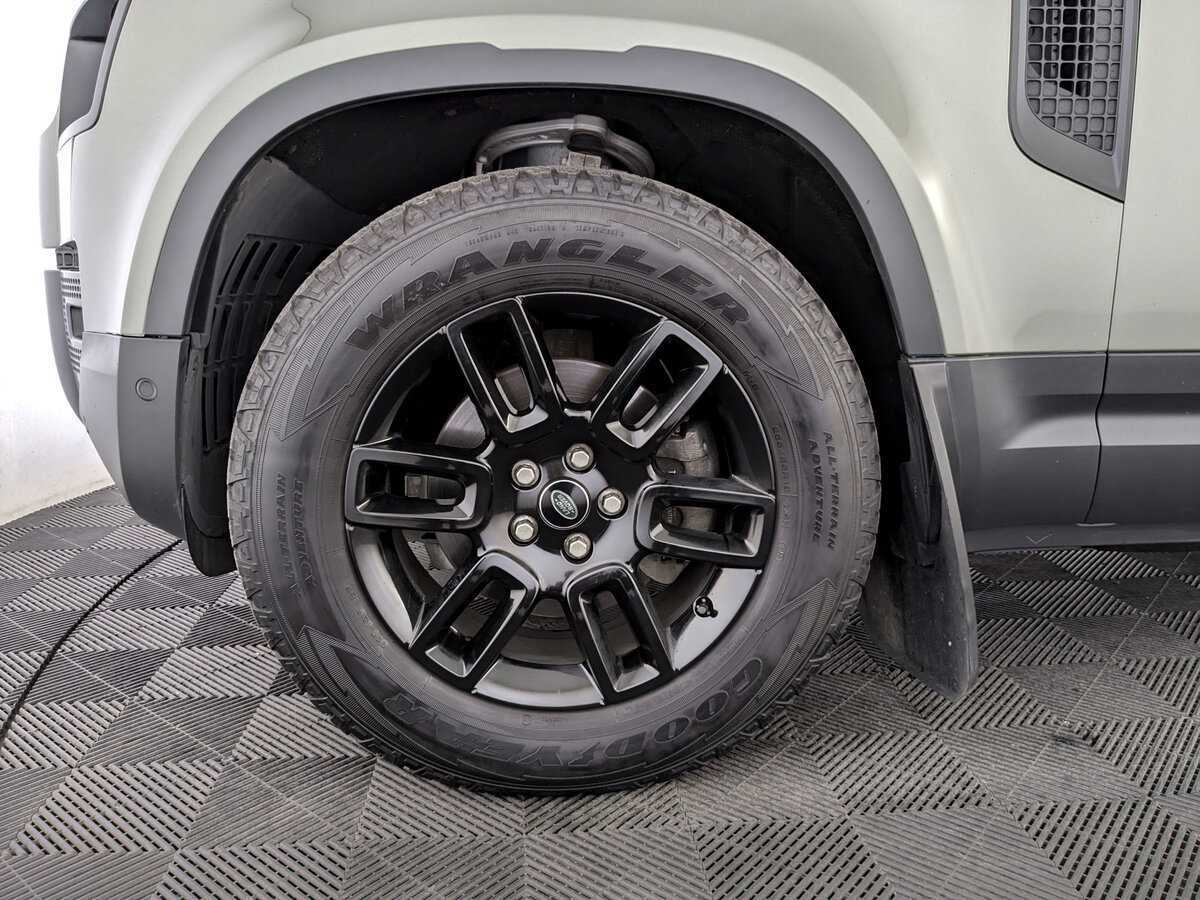 Б/У Лэнд Ровер Дефендер 2021 года. Фото: #17